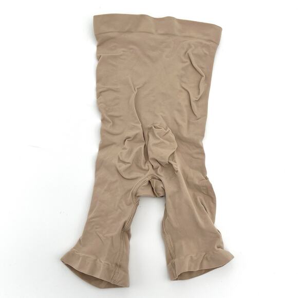 SKIMS Size M Seamless Sculpt High Waisted Above The Knee Shorts Light Beige NWOT - Picture 1 of 3